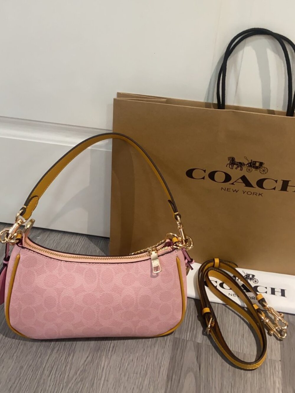 Teri Shoulder Bag In Signature Canvas With Charms - Picture 4 of 8